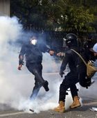 اشتباكات بين الشرطة وأنصار عمران خان في شمال غرب باكستان