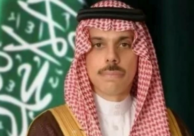 وزير الخارجية السعودي يبحث مع نظيريه القطري والكويتي تعزيز العمل الخليجي