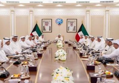 مجلس الوزراء الكويتي يدين بشدة استمرار الاعتداءات على المطارات بالسعودية