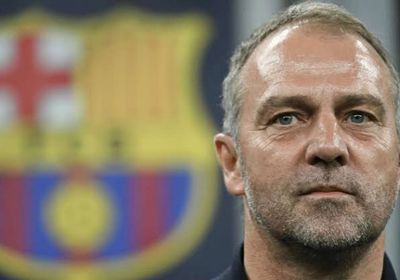 فليك ينتقد لاعبي برشلونة رغم الفوز الكبير على غلطة سراي 