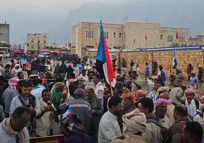 جماهير سقطرى تزحف نحو حديبو للاحتفال بذكرى 14 أكتوبر