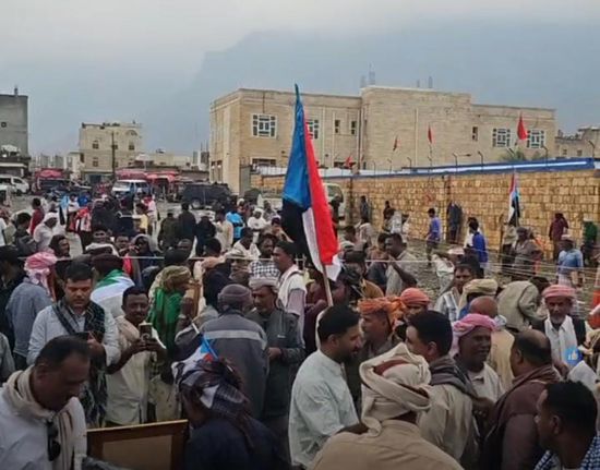 جماهير سقطرى تزحف نحو حديبو للاحتفال بذكرى 14 أكتوبر