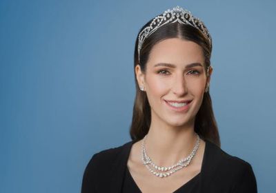 الأميرة رجوة الحسين تخطف الأنظار بفستان كحلي في احتفال أردني