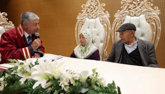 في الـ86.. تركي يتزوج امرأة تبلغ 72 عاما في حفل مميز