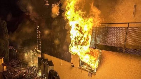 حريق يلتهم المنازل في ولاية كاليفورنيا 