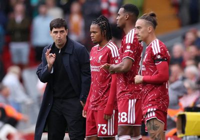 باركولا يتألق في فوز ليفربول بصعوبة 2-1 على برنتفورد