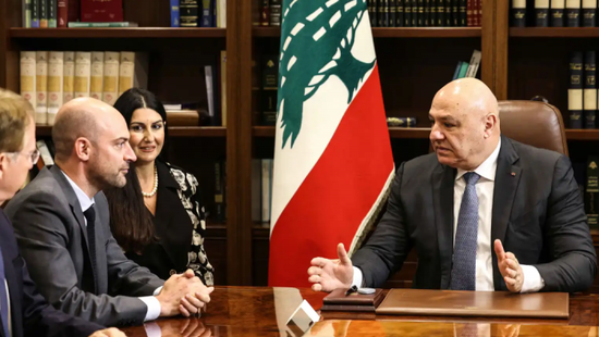 عون يبحث مع بارو مستقبل الوجود الدولي في جنوب لبنان