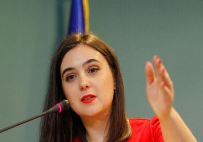مندل: على كييف الاستعداد للتخلي عن دونباس