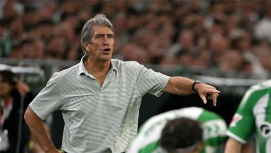 بيليغريني يهاجم حكم مباراة برشلونة وريال بيتيس