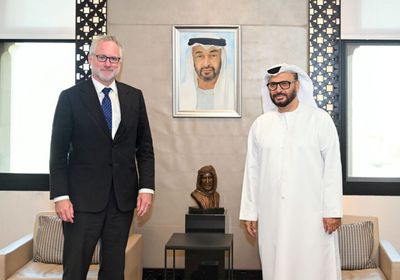 أنور قرقاش يلتقي السكرتير الرئيسي لرئيس الوزراء الكندي