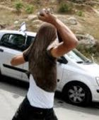 إصابة 3 فلسطينيين في انقلاب سيارتهم بعد رشق مستوطنين لها بالحجارة