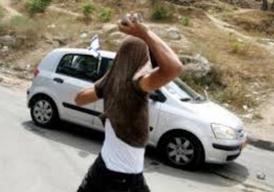 إصابة 3 فلسطينيين في انقلاب سيارتهم بعد رشق مستوطنين لها بالحجارة