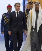 الشيخ محمد بن زايد وماكرون يزوران مجمع توازن الصناعي بأبوظبي