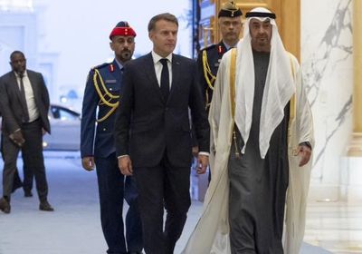 الشيخ محمد بن زايد وماكرون يزوران مجمع توازن الصناعي بأبوظبي