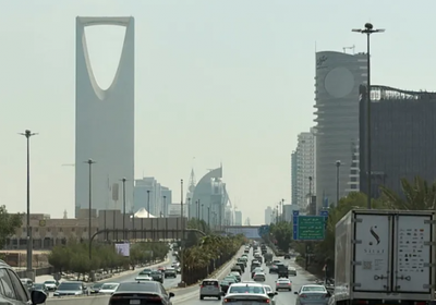 السعودية: اعتراض وتدمير صاروخ ومسيّرة فوق الرياض