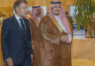 الرئيس الفرنسي يغادر الرياض