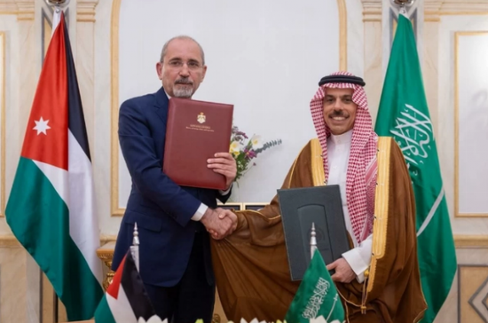 وزيرا خارجية السعودية والأردن يوقّعان بروتوكول تعديل مجلس التنسيق الأعلى