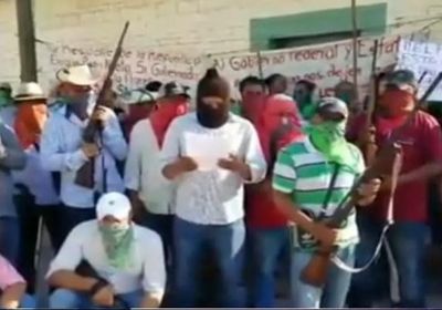 "سلمني زوجي أسلمك أمك".. مكسيكية تواجه زعيم عصابة لإنقاذ زوجها