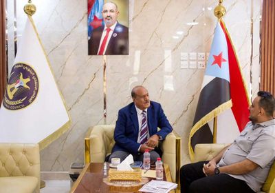 هرهرة يلتقي المقرحي عقب الإفراج عنه ويثمن مواقفه الوطنية
