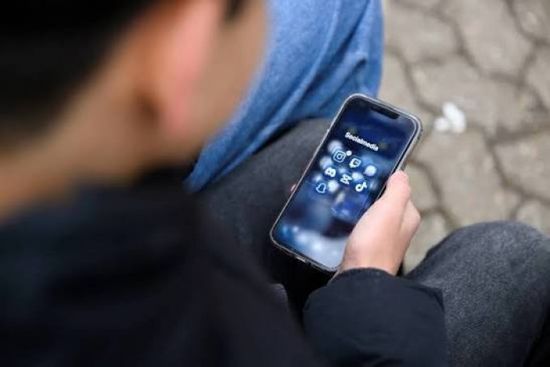 اليونان تحظر وسائل التواصل الاجتماعي للقصّر دون 15 عاما