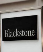 التقلبات تهبط بإيرادات "بلاكستون" والأصول 1.37 تريليون دولار