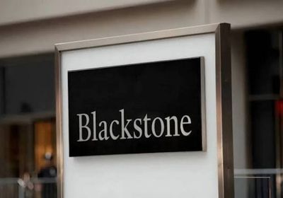 التقلبات تهبط بإيرادات "بلاكستون" والأصول 1.37 تريليون دولار