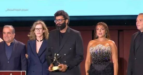 أفضل فيلم روائي مصري.. "خروج آمن" يحصد جائزة النجمة الذهبية