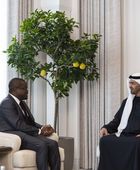 محمد بن زايد ورئيس بنين يبحثان تعزيز العلاقات بين البلدين