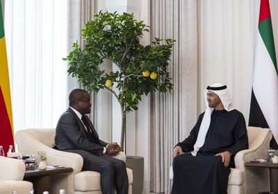 محمد بن زايد ورئيس بنين يبحثان تعزيز العلاقات بين البلدين