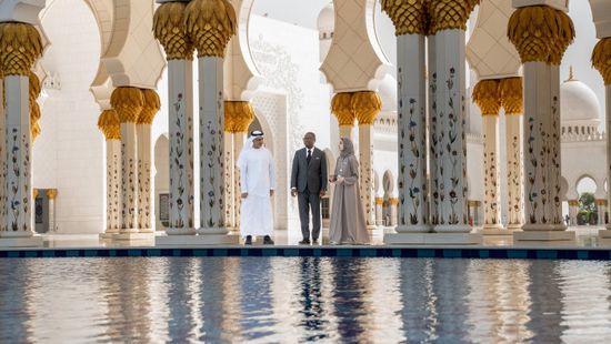 رئيس بنين يزور جامع الشيخ زايد الكبير في أبوظبي