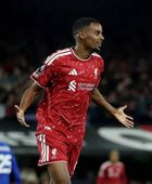ليفربول يحقق الفوز على أرضه ويونايتد يتكبد هزيمة أخرى