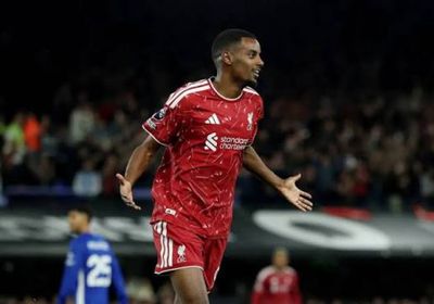 ليفربول يحقق الفوز على أرضه ويونايتد يتكبد هزيمة أخرى