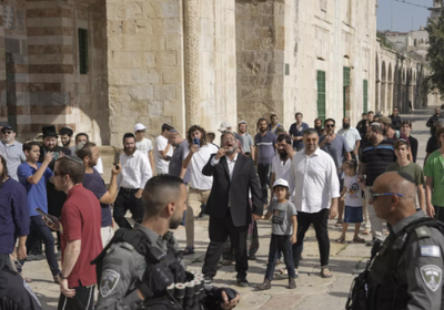 وسط حراسة أمنية.. "بن غفير" يقتحم المسجد الأقصى
