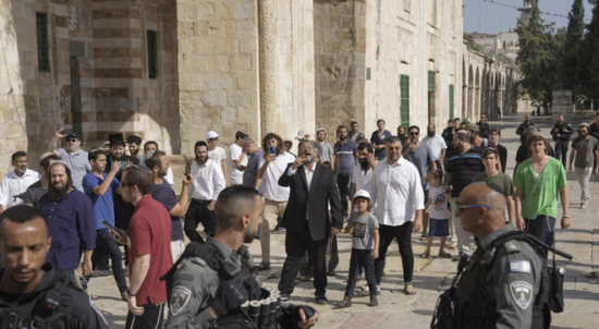 وسط حراسة أمنية.. "بن غفير" يقتحم المسجد الأقصى