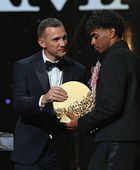 لامين يامال يحصد جائزة كوبا لأفضل لاعب شاب