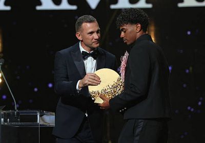 لامين يامال يحصد جائزة كوبا لأفضل لاعب شاب