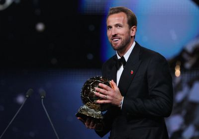 كين يحصد جائزة الكرة الذهبية لعام 2026