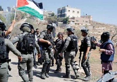 فلسطينيون يحتجون على عملية عسكرية إسرائيلية في الضفة الغربية