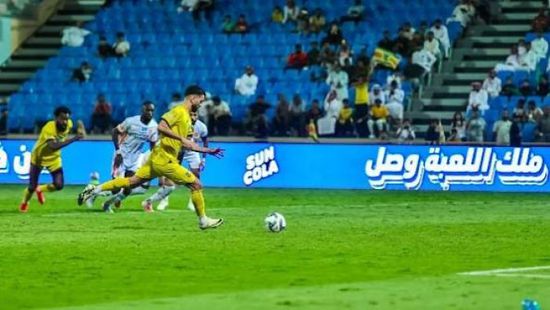ركلة جزاء في الوقت القاتل تبقي الشرطة في القمة أمام الحسين