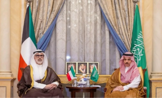 وزير الخارجية السعودي يبحث مع نظيره الكويتي خفض التصعيد في المنطقة