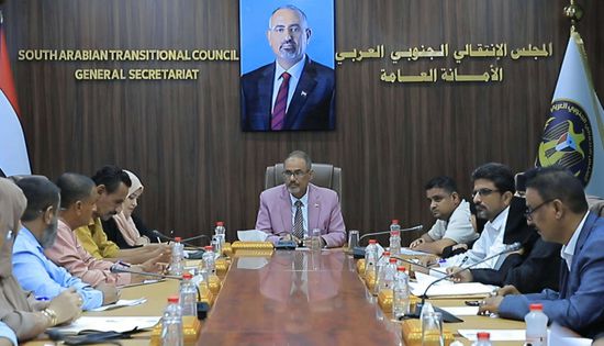 سياسية الانتقالي: التفاف شعبي حول دعوة الرئيس الزُبيدي للتعبئة العامة