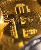 تراجع أسعار العملات المشفرة مع تقييم قرار الفيدرالي الأمريكي