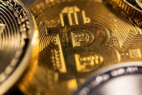 تراجع أسعار العملات المشفرة مع تقييم قرار الفيدرالي الأمريكي