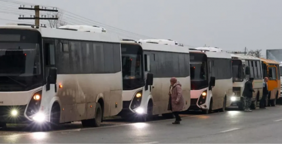 بوساطة ميلانيا ترامب.. بدء إجلاء سكان من بلدة أوكرانية خاضعة لروسيا